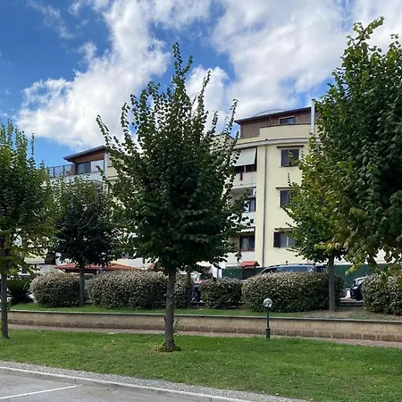 Smart's Luxury Airport Naples
